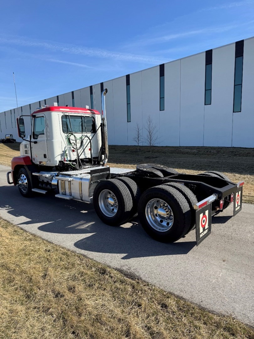 2021 Mack Anthem Daycab - image 4